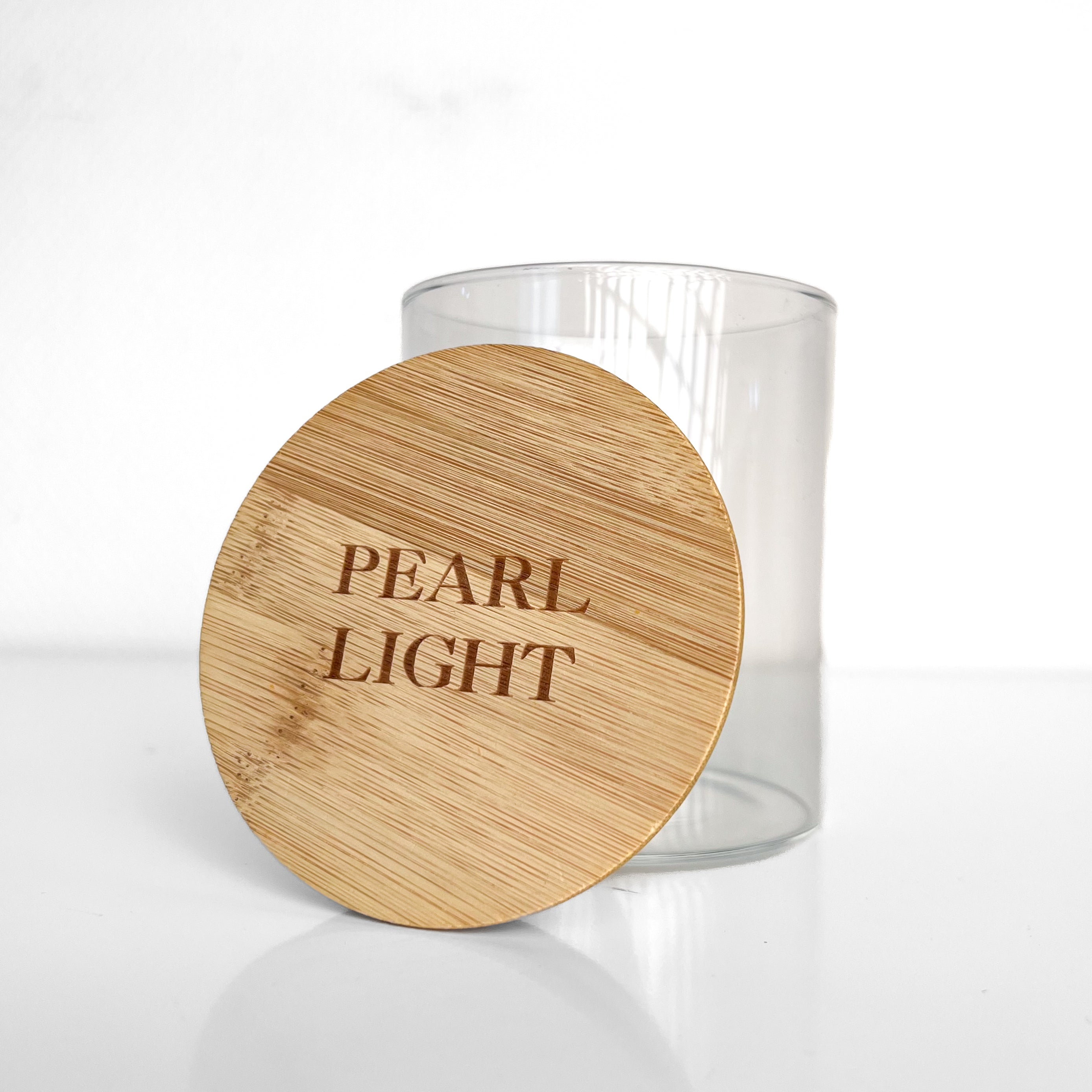 Glasvase m. Graveret Trælåg