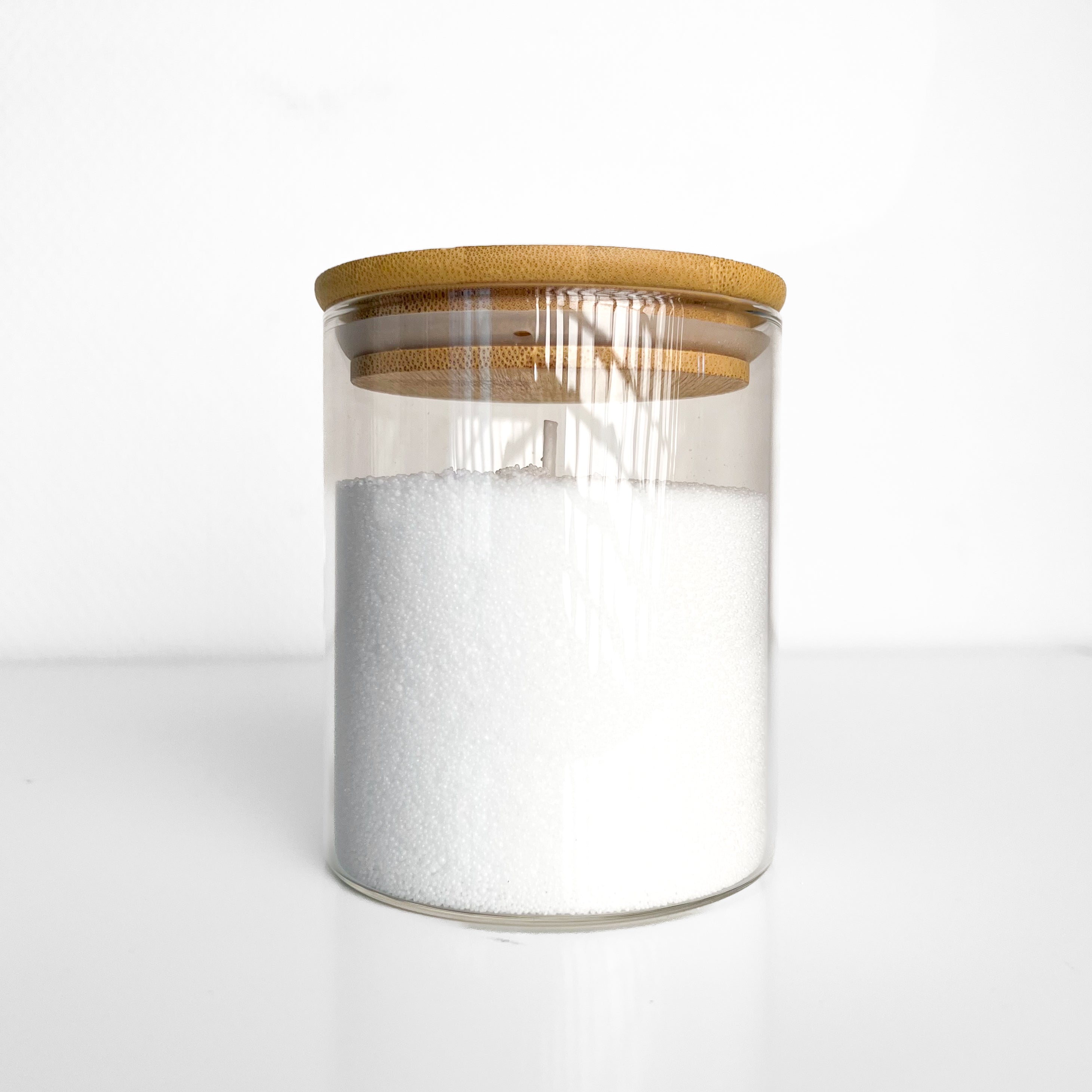 Glasvase m. Graveret Trælåg