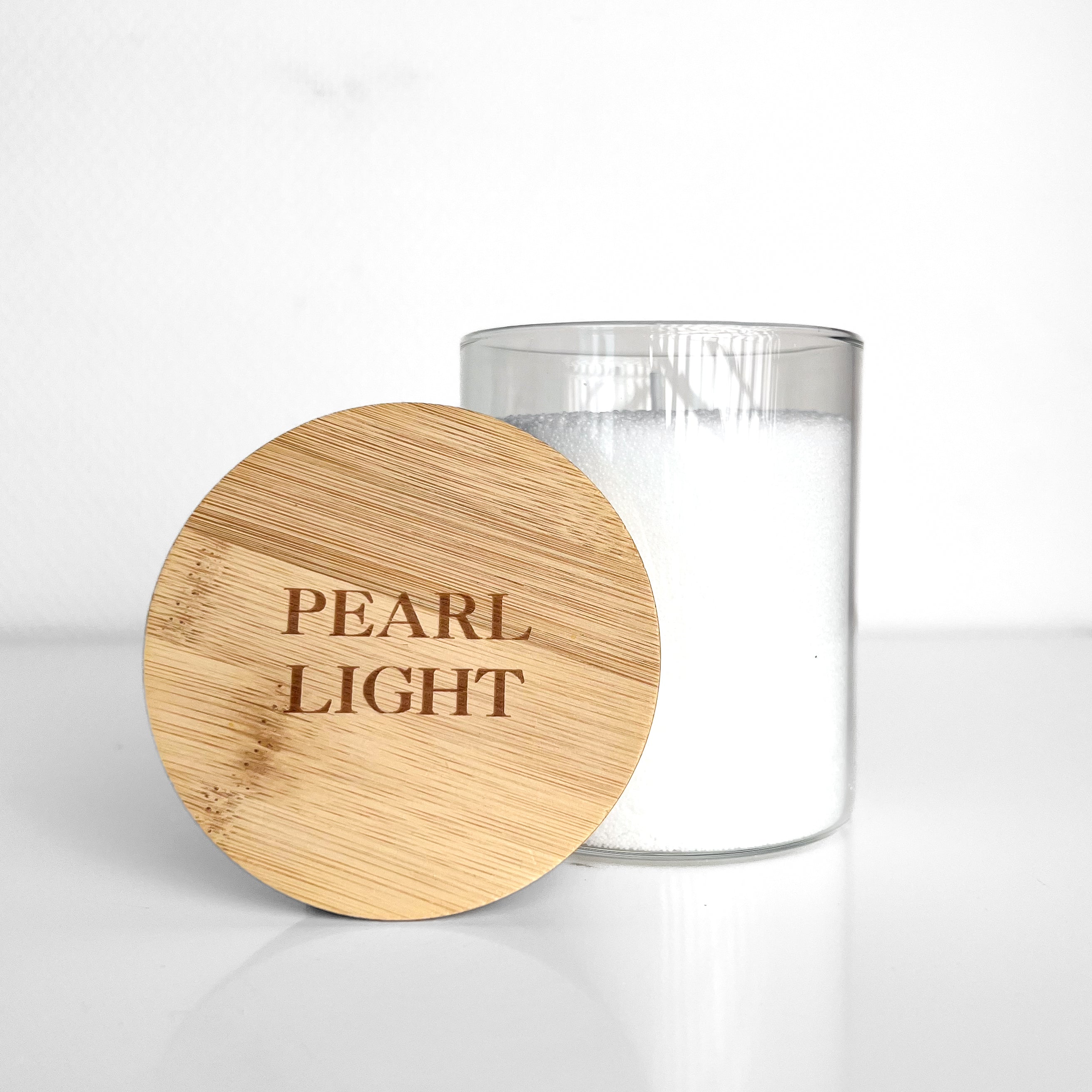 Glasvase m. Graveret Trælåg